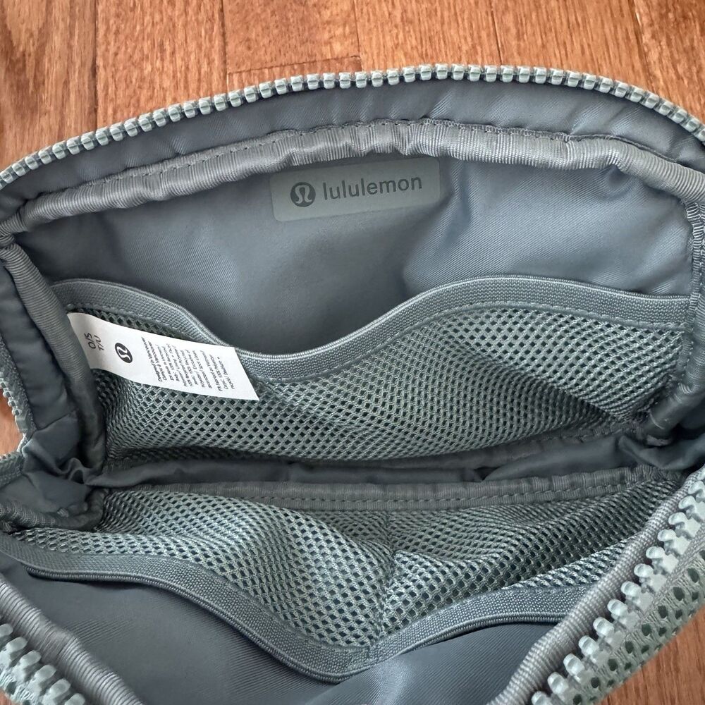 Lululemon Everywhere Belt Bag Knit Mesh Crater Blue 1L Fanny Pack Crossbody NWT - Picture 9 of 13